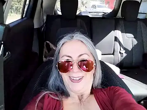 EvaRobinson online show from February 2, 2025, 8:19 pm