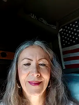 EvaRobinson online show from March 20, 2025, 2:32 pm