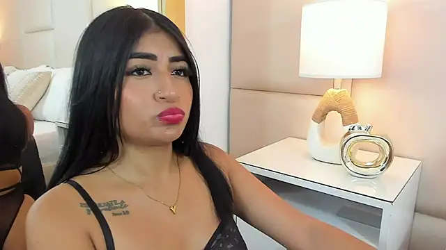 Snapshot of AntoniaRoss_ chatting on November 4, 2025, 2:10 pm AntoniaRoss online show from November 4, 2025, 2:10 pm