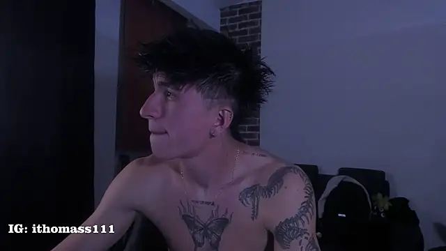 Snapshot of Thomass_clark chatting on May 16, 2026, 12:53 am Thomass clark online show from May 16, 2026, 12:53 am