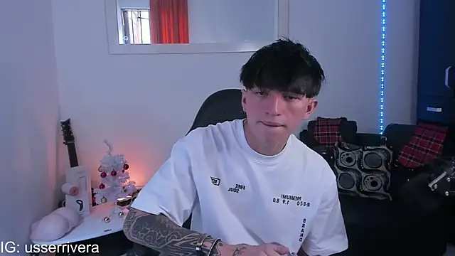 Snapshot of Thomass_clark chatting on December 8, 2024, 7:22 pm Thomass clark online show from December 8, 2024, 7:22 pm