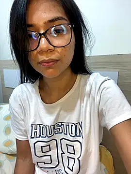 Snapshot of MauraGray chatting on October 13, 2025, 10:54 pm MauraGray online show from October 13, 2025, 10:54 pm