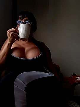 kelly dirty  online show from September 9, 2025, 2:26 pm