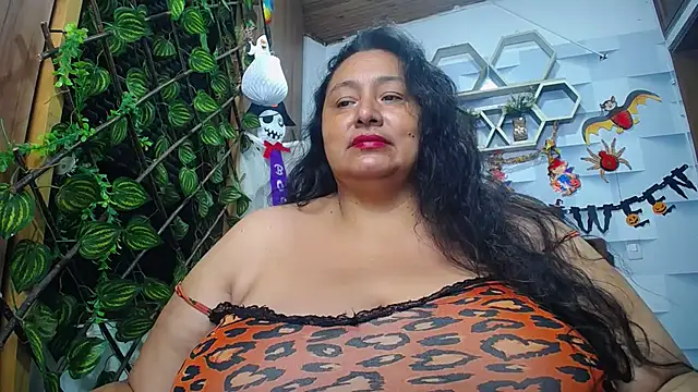 Snapshot of TistMature chatting on October 28, 2025, 1:21 pm TistMature online show from October 28, 2025, 1:21 pm