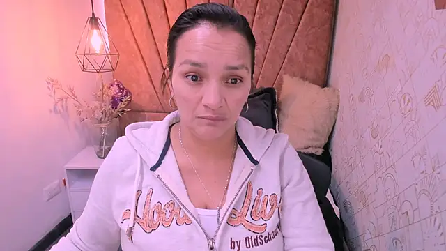 MarilynMiilf  online show from October 18, 2025, 8:11 pm