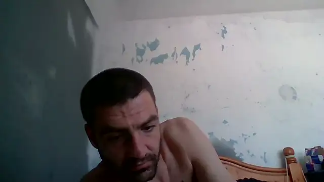 Snapshot of ThatGuyNextDoor1992 chatting on September 28, 2025, 7:15 am ThatGuyNextDoor1992 online show from September 28, 2025, 7:15 am