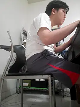 Snapshot of ksshp9502 chatting on December 3, 2025, 4:28 pm ksshp9502 online show from December 3, 2025, 4:28 pm