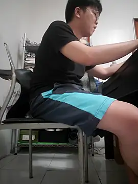 Snapshot of ksshp9502 chatting on November 12, 2025, 5:06 pm ksshp9502 online show from November 12, 2025, 5:06 pm