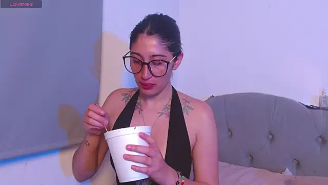 Snapshot of Red-moon1 chatting on October 8, 2025, 3:52 am Red-moon1 online show from October 8, 2025, 3:52 am