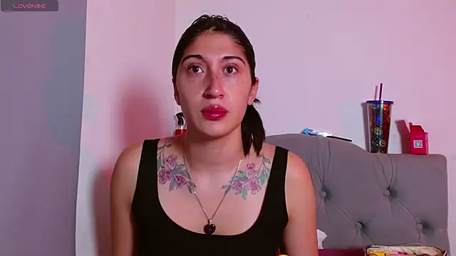 Snapshot of Red-moon1 chatting on November 28, 2025, 4:56 am Red-moon1 online show from November 28, 2025, 4:56 am