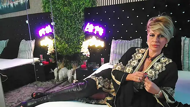 Snapshot of InannaStar chatting on October 15, 2025, 9:28 am InannaStar online show from October 15, 2025, 9:28 am