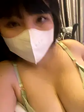 Snapshot of Onee-Chew chatting on December 14, 2025, 11:38 am Onee-Chew online show from December 14, 2025, 11:38 am