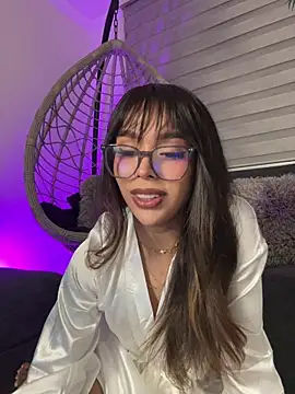 Snapshot of Samantha_Bernardo chatting on April 13, 2026, 4:27 am Samantha Bernardo online show from April 13, 2026, 4:27 am