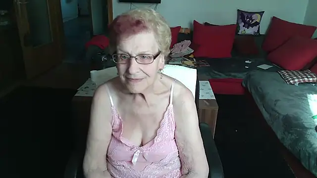 HeisseomaOriginal online show from May 4, 2026, 7:11 am