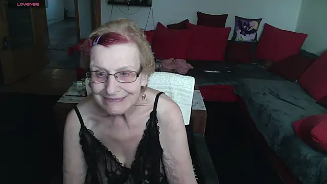 HeisseomaOriginal online show from February 19, 2025, 8:22 am