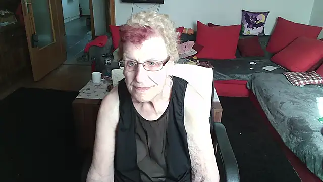 HeisseomaOriginal online show from May 3, 2026, 7:13 am