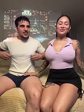 Snapshot of Sexandfire chatting on April 4, 2026, 9:43 pm Sexandfire online show from April 4, 2026, 9:43 pm
