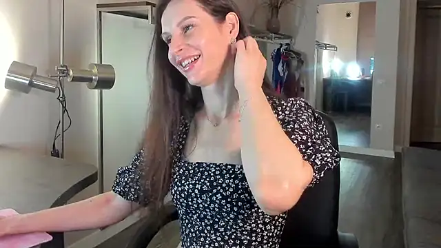 Snapshot of Mila_Anders chatting on June 25, 2026, 5:12 am Mila Anders online show from June 25, 2026, 5:12 am