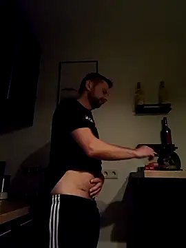 Snapshot of Mjn34 chatting on October 13, 2025, 5:42 am Mjn34 online show from October 13, 2025, 5:42 am