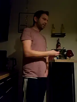 Snapshot of Mjn34 chatting on December 4, 2025, 6:23 am Mjn34 online show from December 4, 2025, 6:23 am