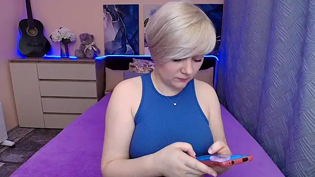 BlondPearl online show from May 14, 2026, 11:29 am