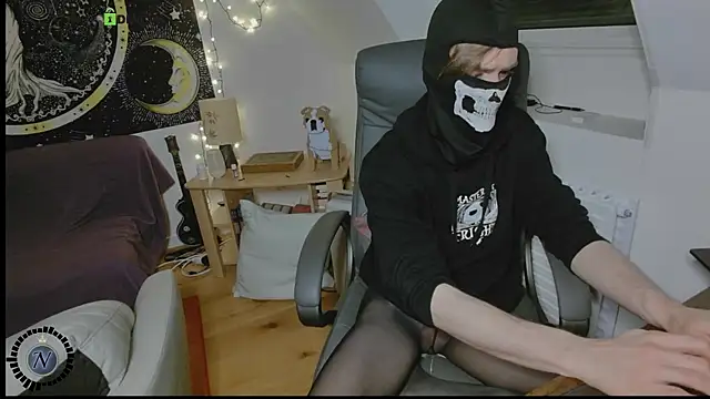 Snapshot of Nyl0nnickb0y chatting on December 1, 2025, 9:15 pm Nyl0nnickb0y online show from December 1, 2025, 9:15 pm