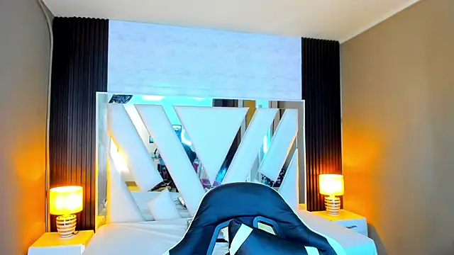 Snapshot of Linda4Petite chatting on November 3, 2025, 6:22 pm Linda4Petite online show from November 3, 2025, 6:22 pm