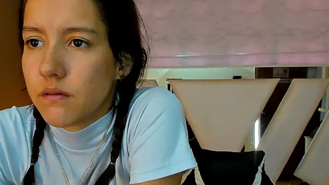 Snapshot of Linda4Petite chatting on October 11, 2025, 6:53 pm Linda4Petite online show from October 11, 2025, 6:53 pm