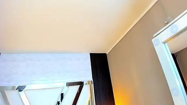 Snapshot of Linda4Petite chatting on November 29, 2025, 5:57 pm Linda4Petite online show from November 29, 2025, 5:57 pm