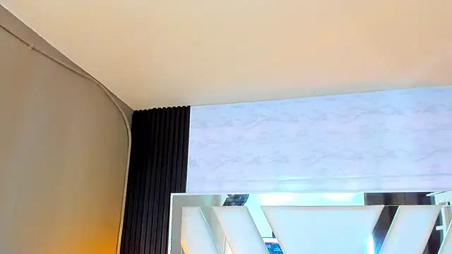 Snapshot of Linda4Petite chatting on November 18, 2025, 6:00 pm Linda4Petite online show from November 18, 2025, 6:00 pm