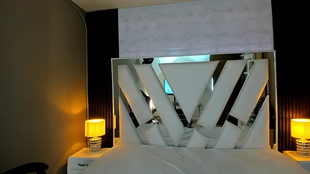 Linda4Petite online show from December 22, 2025, 6:08 pm