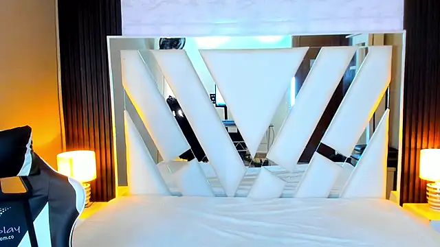 Snapshot of Linda4Petite chatting on October 13, 2025, 6:09 pm Linda4Petite online show from October 13, 2025, 6:09 pm