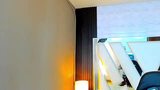 Snapshot of Linda4Petite chatting on November 4, 2025, 6:22 pm Linda4Petite online show from November 4, 2025, 6:22 pm