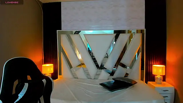 Snapshot of Linda4Petite chatting on November 16, 2025, 1:16 pm Linda4Petite online show from November 16, 2025, 1:16 pm