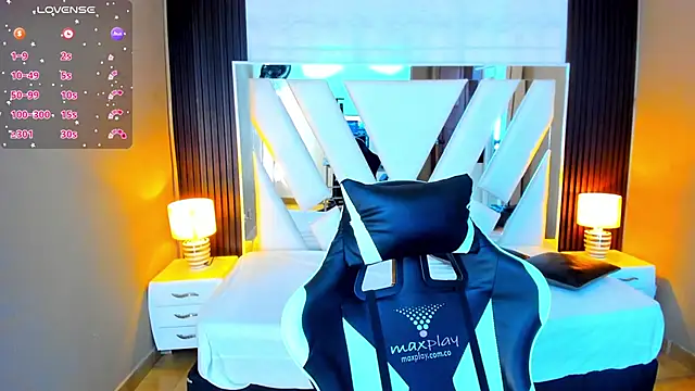 Snapshot of Linda4Petite chatting on October 7, 2025, 6:09 pm Linda4Petite online show from October 7, 2025, 6:09 pm