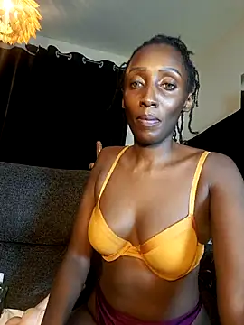 Snapshot of lynnkatrina chatting on February 7, 2026, 9:45 pm lynnkatrina online show from February 7, 2026, 9:45 pm