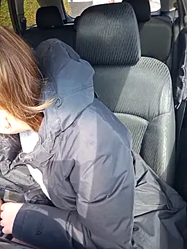 Ellie-L-Elizabeth online show from March 18, 2026, 5:47 pm