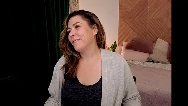 Snapshot of Ellie-L-Elizabeth chatting on August 7, 2026, 3:56 am Ellie-L-Elizabeth online show from August 7, 2026, 3:56 am
