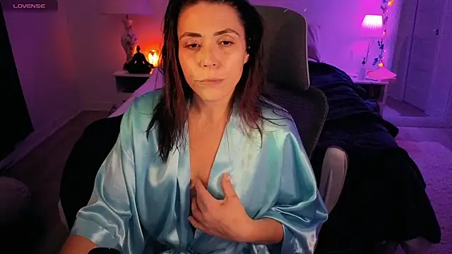 Snapshot of Ellie-L-Elizabeth chatting on October 25, 2025, 4:22 am Ellie-L-Elizabeth online show from October 25, 2025, 4:22 am