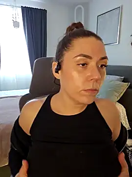 Snapshot of Ellie-L-Elizabeth chatting on March 6, 2025, 6:48 pm Ellie-L-Elizabeth online show from March 6, 2025, 6:48 pm