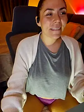 Snapshot of Ellie-L-Elizabeth chatting on February 25, 2025, 1:20 am Ellie-L-Elizabeth online show from February 25, 2025, 1:20 am