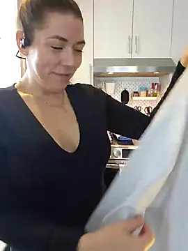 Snapshot of Ellie-L-Elizabeth chatting on January 23, 2025, 2:39 pm Ellie-L-Elizabeth online show from January 23, 2025, 2:39 pm