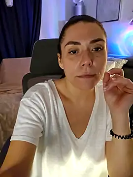 Snapshot of Ellie-L-Elizabeth chatting on February 11, 2025, 10:50 pm Ellie-L-Elizabeth online show from February 11, 2025, 10:50 pm