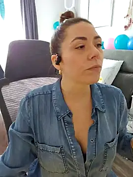 Snapshot of Ellie-L-Elizabeth chatting on March 2, 2025, 5:09 pm Ellie-L-Elizabeth online show from March 2, 2025, 5:09 pm