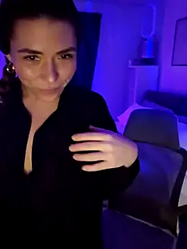 Snapshot of Ellie-L-Elizabeth chatting on January 28, 2025, 11:07 pm Ellie-L-Elizabeth online show from January 28, 2025, 11:07 pm