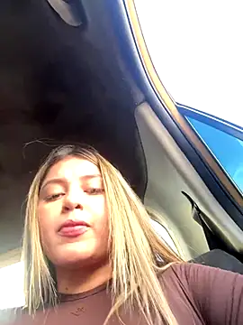 lunablossom  online show from October 16, 2025, 9:12 pm