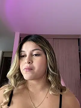 lunablossom  online show from October 15, 2025, 10:29 pm