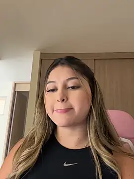 lunablossom  online show from November 30, 2025, 5:14 pm