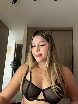 lunablossom  online show from March 12, 2026, 8:02 pm