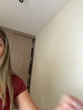 lunablossom  online show from February 20, 2026, 9:17 pm